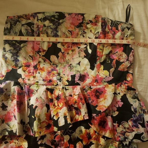 Strapless peplum dress - Picture 4 of 5